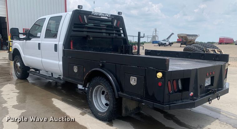 image for item DK7876 2015 Ford F350 Super Duty  Crew Cab flatbed pickup truck