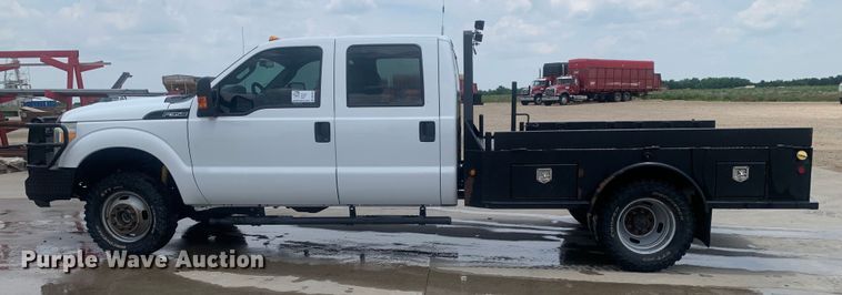 image for item DK7876 2015 Ford F350 Super Duty  Crew Cab flatbed pickup truck