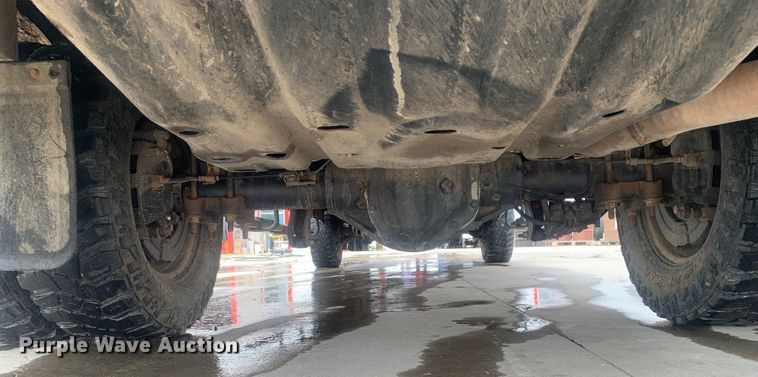 image for item DK7876 2015 Ford F350 Super Duty  Crew Cab flatbed pickup truck