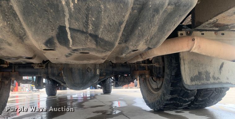 image for item DK7876 2015 Ford F350 Super Duty  Crew Cab flatbed pickup truck