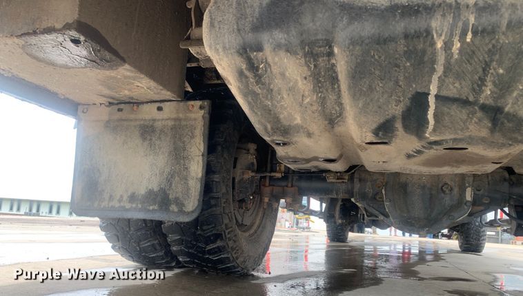 image for item DK7876 2015 Ford F350 Super Duty  Crew Cab flatbed pickup truck