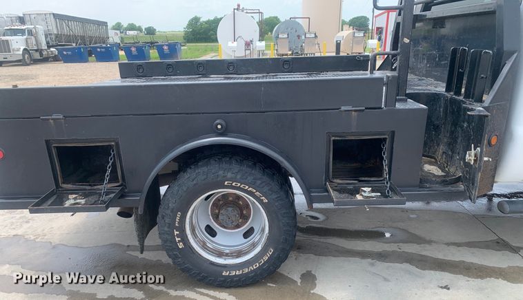 image for item DK7876 2015 Ford F350 Super Duty  Crew Cab flatbed pickup truck