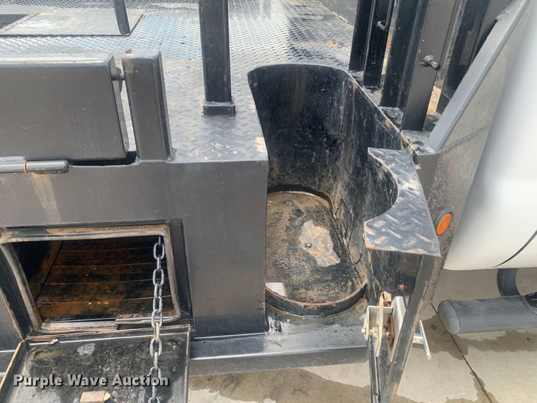 image for item DK7876 2015 Ford F350 Super Duty  Crew Cab flatbed pickup truck