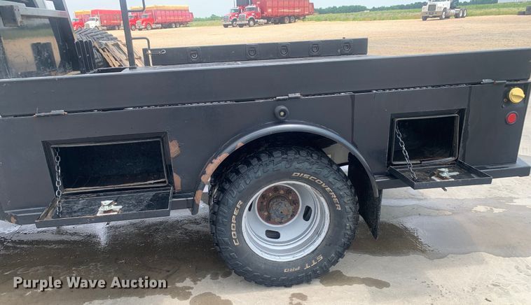 image for item DK7876 2015 Ford F350 Super Duty  Crew Cab flatbed pickup truck