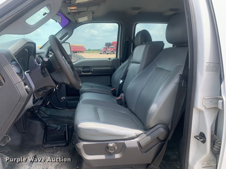 image for item DK7876 2015 Ford F350 Super Duty  Crew Cab flatbed pickup truck