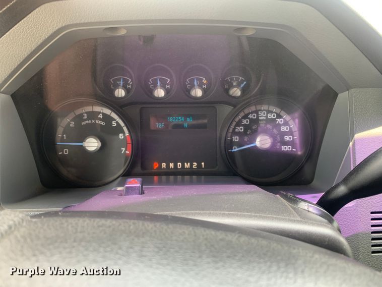 image for item DK7876 2015 Ford F350 Super Duty  Crew Cab flatbed pickup truck