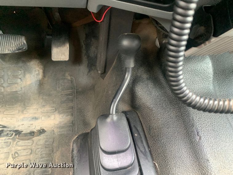 image for item DK7876 2015 Ford F350 Super Duty  Crew Cab flatbed pickup truck