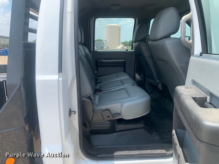 image for item DK7876 2015 Ford F350 Super Duty  Crew Cab flatbed pickup truck