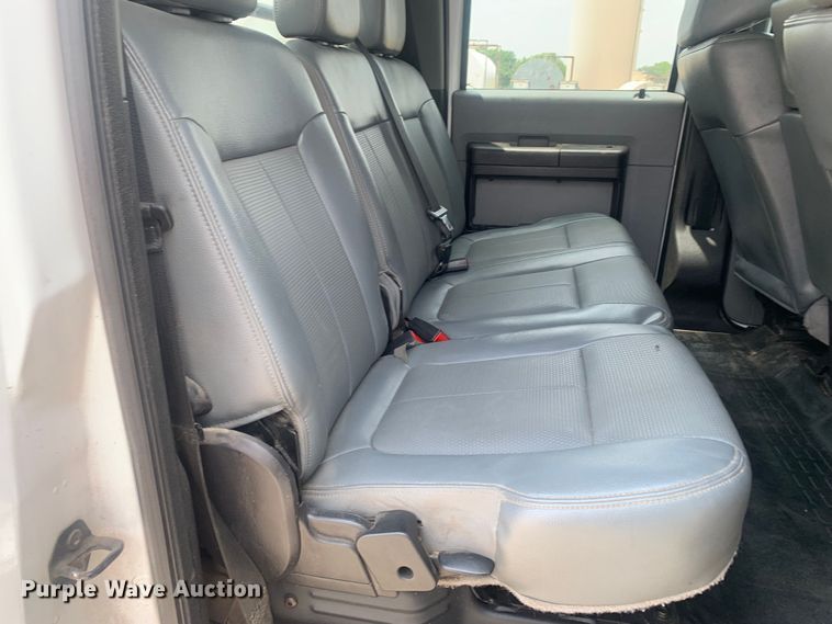 image for item DK7876 2015 Ford F350 Super Duty  Crew Cab flatbed pickup truck