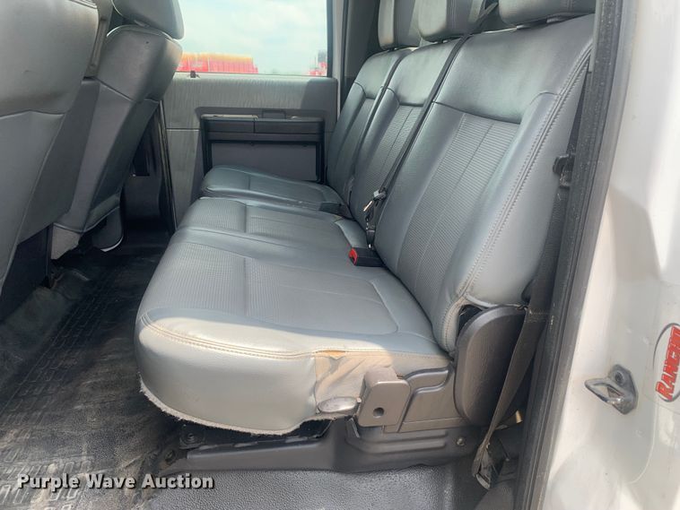 image for item DK7876 2015 Ford F350 Super Duty  Crew Cab flatbed pickup truck