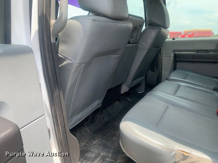 image for item DK7876 2015 Ford F350 Super Duty  Crew Cab flatbed pickup truck