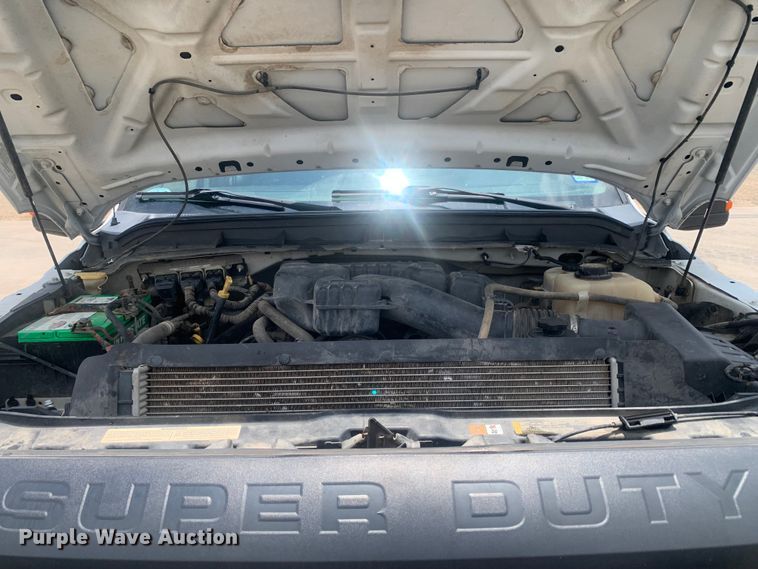 image for item DK7876 2015 Ford F350 Super Duty  Crew Cab flatbed pickup truck