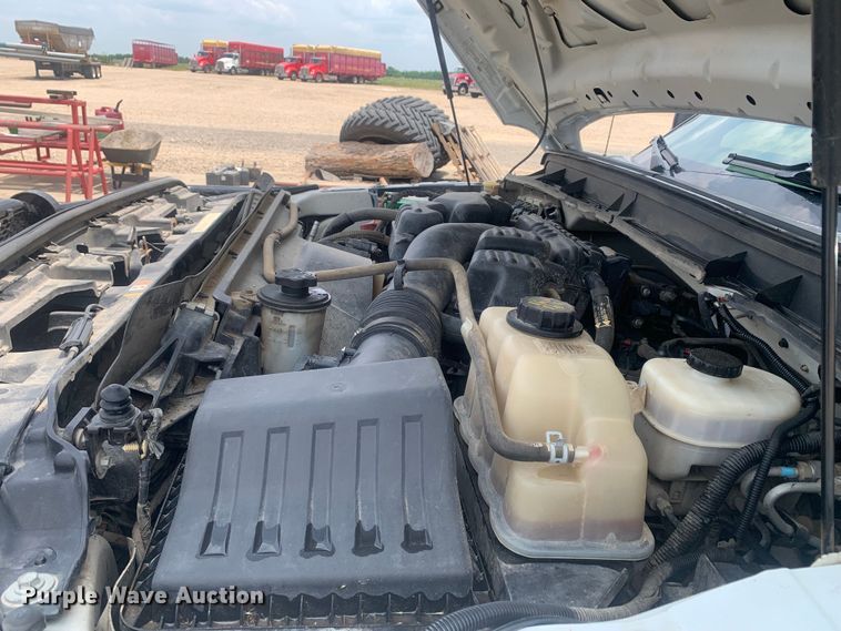 image for item DK7876 2015 Ford F350 Super Duty  Crew Cab flatbed pickup truck