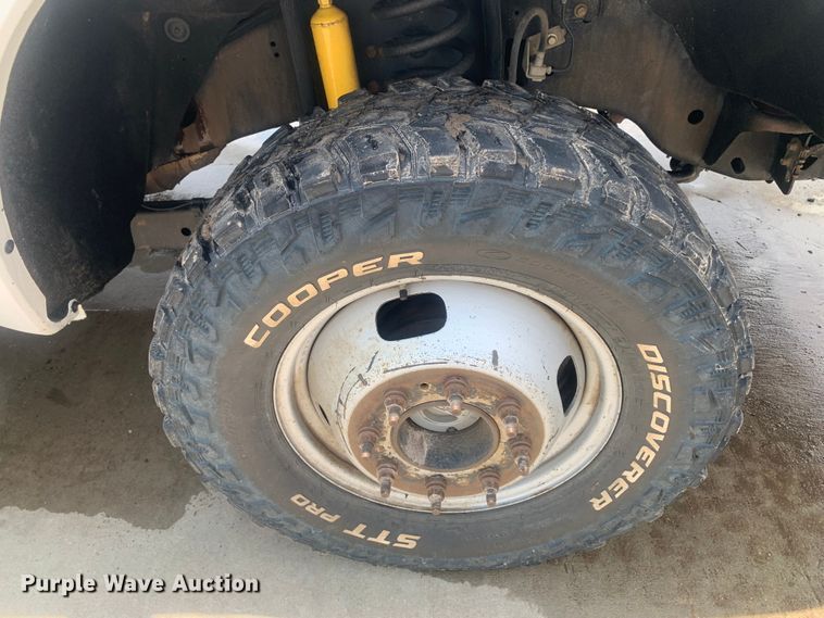 image for item DK7876 2015 Ford F350 Super Duty  Crew Cab flatbed pickup truck