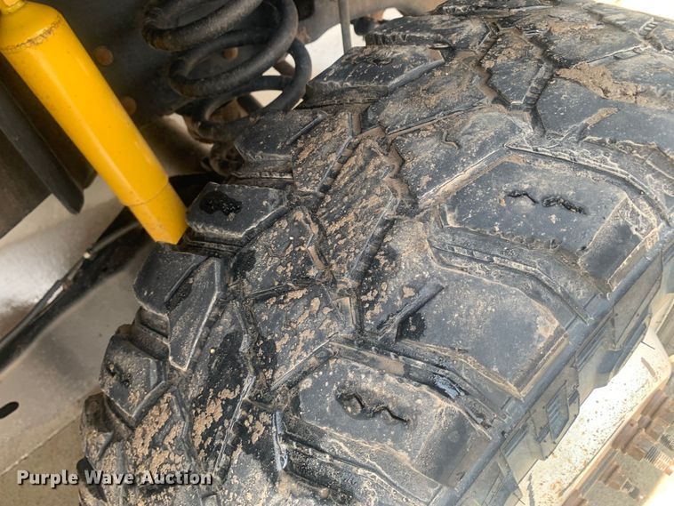 image for item DK7876 2015 Ford F350 Super Duty  Crew Cab flatbed pickup truck