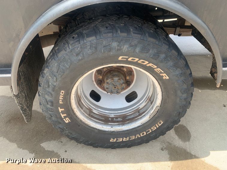 image for item DK7876 2015 Ford F350 Super Duty  Crew Cab flatbed pickup truck