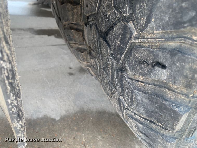 image for item DK7876 2015 Ford F350 Super Duty  Crew Cab flatbed pickup truck