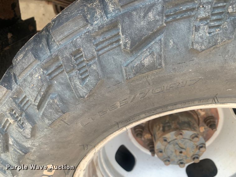 image for item DK7876 2015 Ford F350 Super Duty  Crew Cab flatbed pickup truck