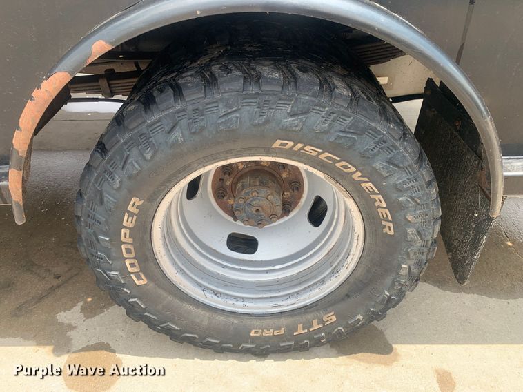 image for item DK7876 2015 Ford F350 Super Duty  Crew Cab flatbed pickup truck