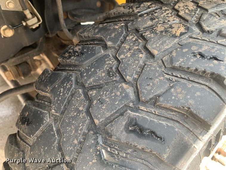 image for item DK7876 2015 Ford F350 Super Duty  Crew Cab flatbed pickup truck