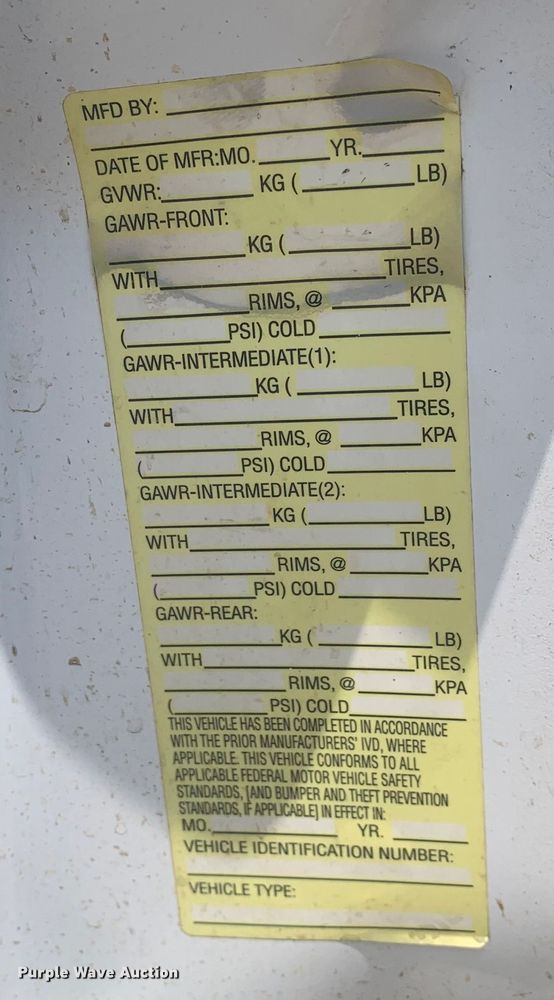 image for item DK7876 2015 Ford F350 Super Duty  Crew Cab flatbed pickup truck