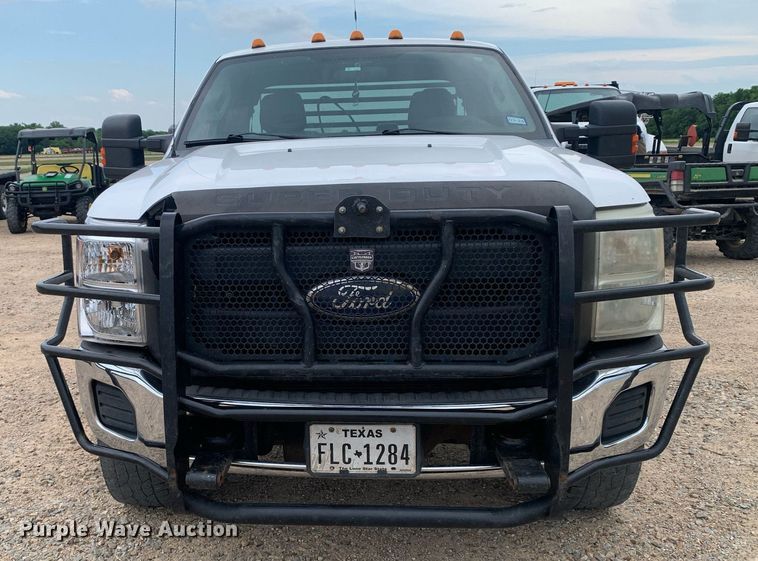 image for item DK7877 2011 Ford F350 Super Duty  SuperCab flatbed pickup truck