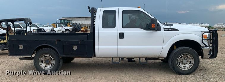 image for item DK7877 2011 Ford F350 Super Duty  SuperCab flatbed pickup truck