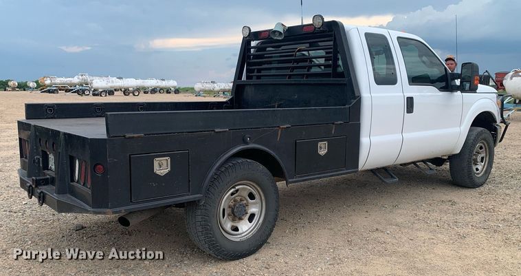 image for item DK7877 2011 Ford F350 Super Duty  SuperCab flatbed pickup truck