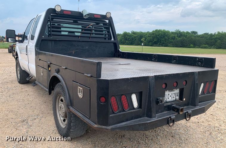 image for item DK7877 2011 Ford F350 Super Duty  SuperCab flatbed pickup truck