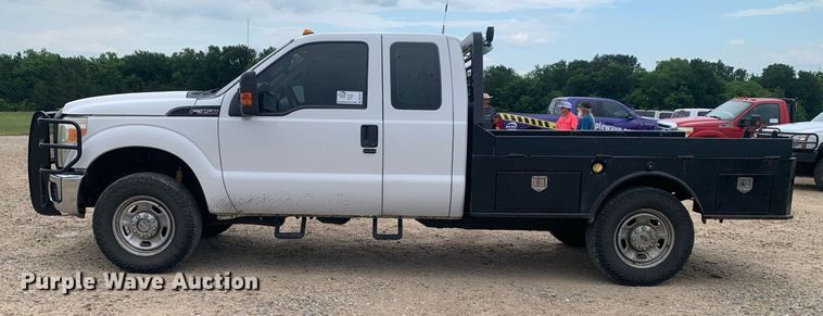 image for item DK7877 2011 Ford F350 Super Duty  SuperCab flatbed pickup truck