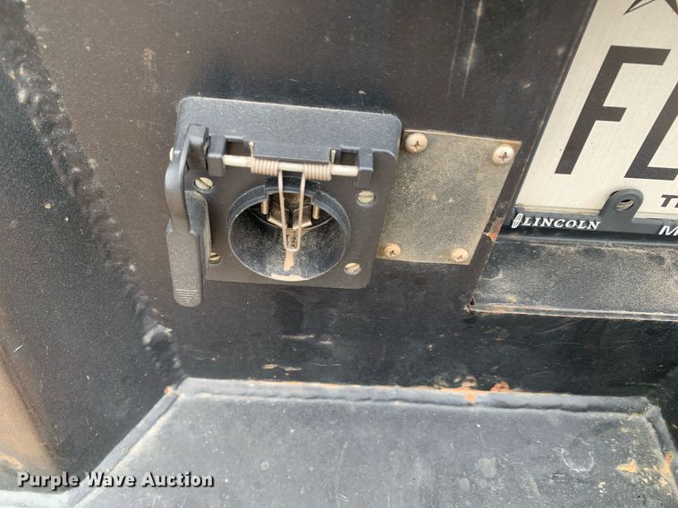 image for item DK7877 2011 Ford F350 Super Duty  SuperCab flatbed pickup truck