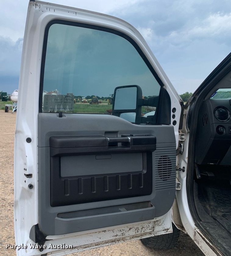 image for item DK7877 2011 Ford F350 Super Duty  SuperCab flatbed pickup truck