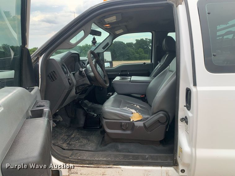 image for item DK7877 2011 Ford F350 Super Duty  SuperCab flatbed pickup truck