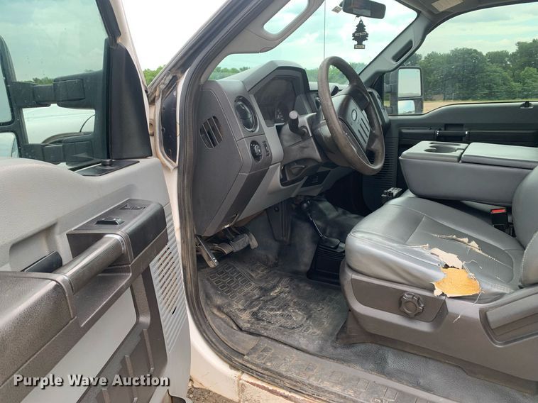 image for item DK7877 2011 Ford F350 Super Duty  SuperCab flatbed pickup truck