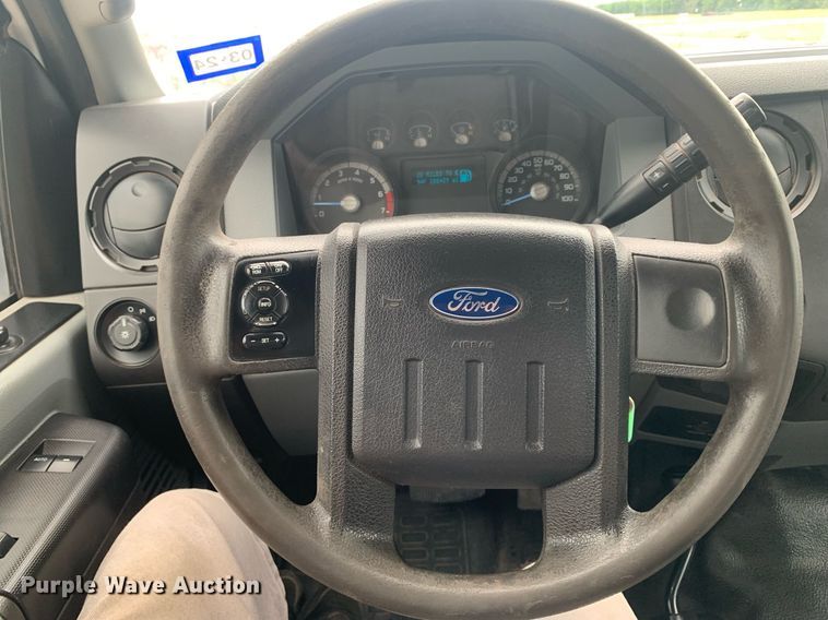 image for item DK7877 2011 Ford F350 Super Duty  SuperCab flatbed pickup truck