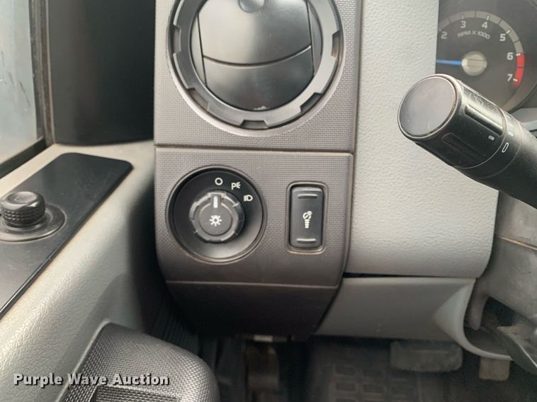 image for item DK7877 2011 Ford F350 Super Duty  SuperCab flatbed pickup truck