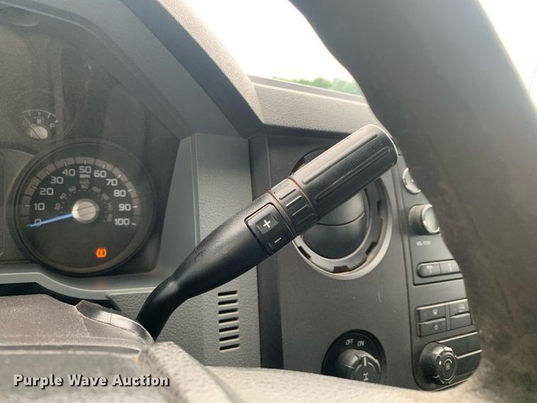 image for item DK7877 2011 Ford F350 Super Duty  SuperCab flatbed pickup truck