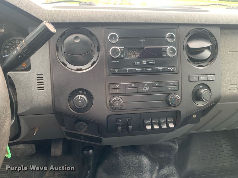 image for item DK7877 2011 Ford F350 Super Duty  SuperCab flatbed pickup truck