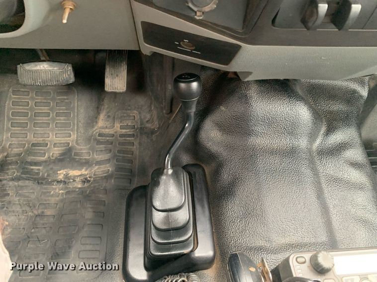 image for item DK7877 2011 Ford F350 Super Duty  SuperCab flatbed pickup truck