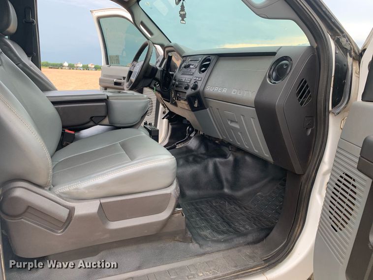 image for item DK7877 2011 Ford F350 Super Duty  SuperCab flatbed pickup truck