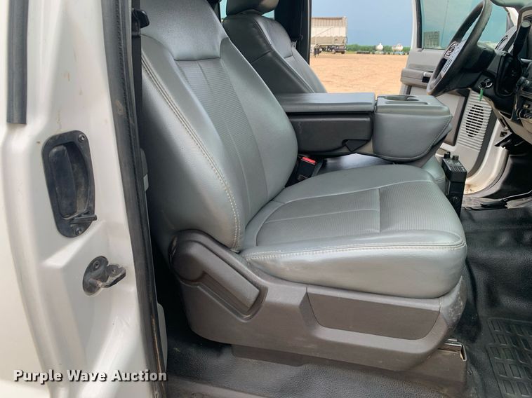 image for item DK7877 2011 Ford F350 Super Duty  SuperCab flatbed pickup truck