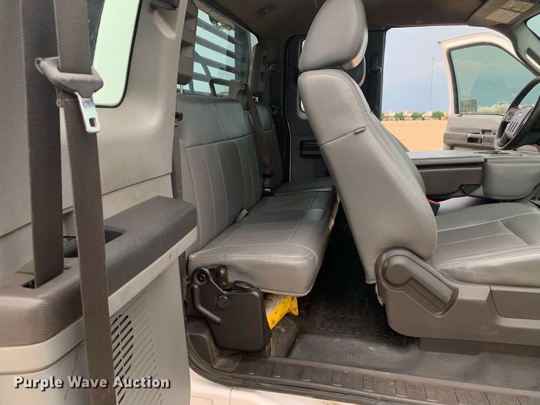 image for item DK7877 2011 Ford F350 Super Duty  SuperCab flatbed pickup truck