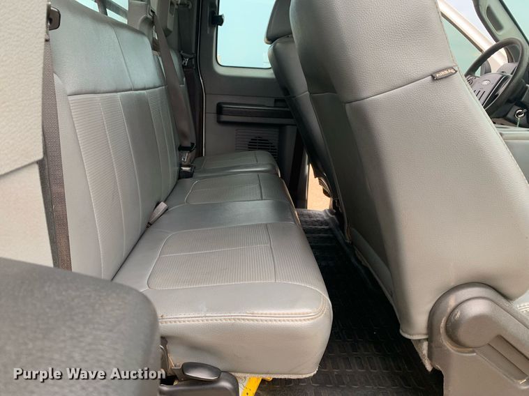 image for item DK7877 2011 Ford F350 Super Duty  SuperCab flatbed pickup truck