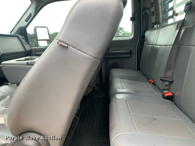 image for item DK7877 2011 Ford F350 Super Duty  SuperCab flatbed pickup truck