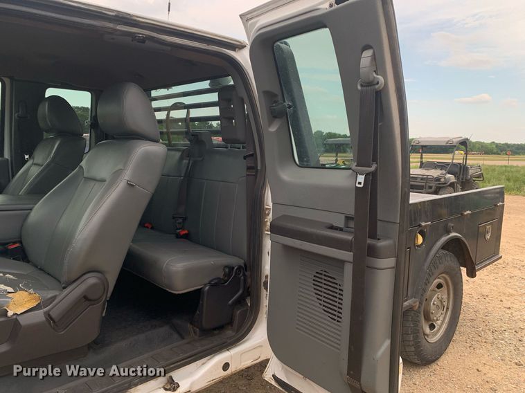 image for item DK7877 2011 Ford F350 Super Duty  SuperCab flatbed pickup truck