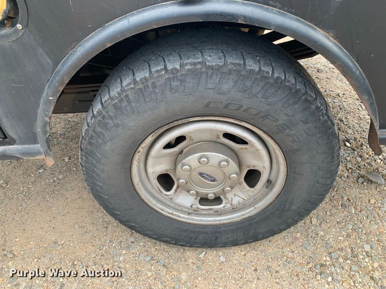 image for item DK7877 2011 Ford F350 Super Duty  SuperCab flatbed pickup truck