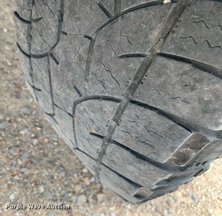 image for item DK7877 2011 Ford F350 Super Duty  SuperCab flatbed pickup truck