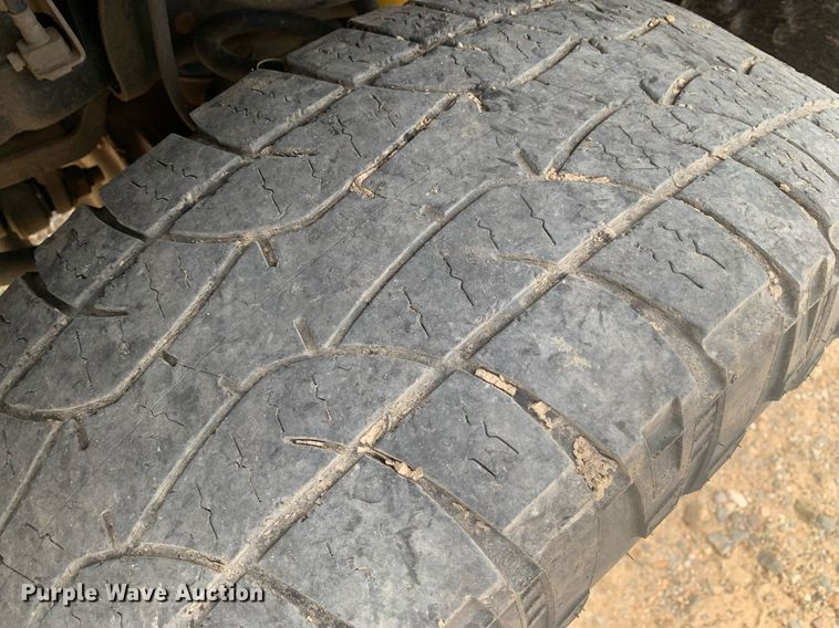 image for item DK7877 2011 Ford F350 Super Duty  SuperCab flatbed pickup truck