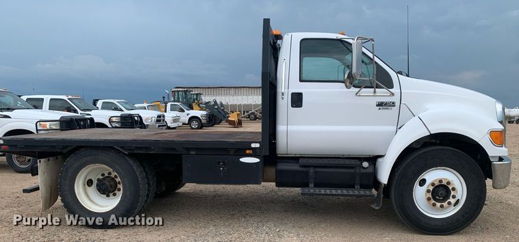 image for item DK7878 2006 Ford F750 Super Duty  flatbed truck