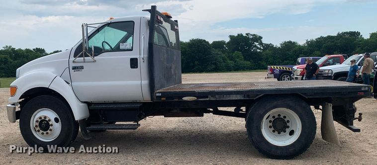 image for item DK7878 2006 Ford F750 Super Duty  flatbed truck